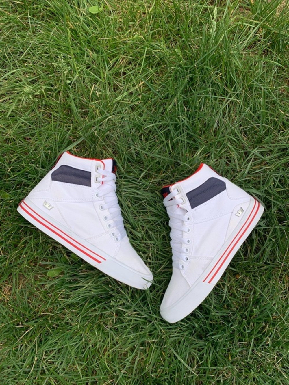 White Fabric Canvas Mens Aluminum Supra Hi top skate sneakers size 6